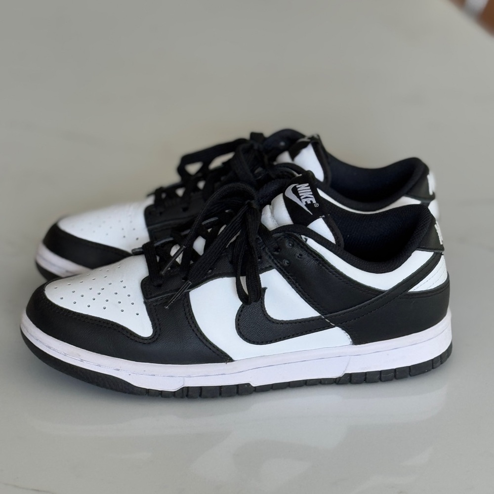 🔥LIKE NEW🔥 Panda Nike Dunks (unisex)